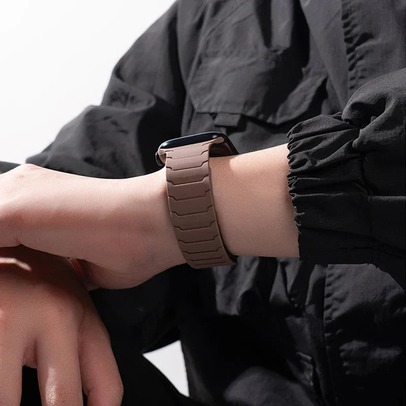 Adjustable Magnetic Strap for Apple Watch